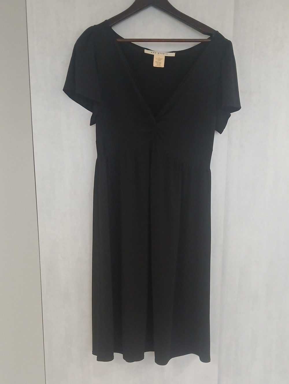 Max Studio Black Midi Dress with V-Neck and Short Sleeves